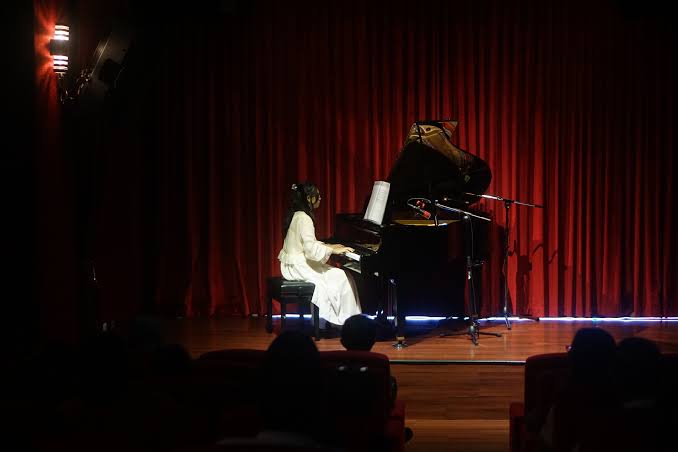 Pancawarna Tersirat Melalui Denting Piano Konser Varichiavi