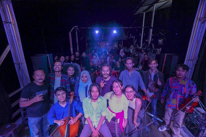 Ketika Sastra Bernyanyi: Sebuah Catatan Dari Perhelatan Jejak